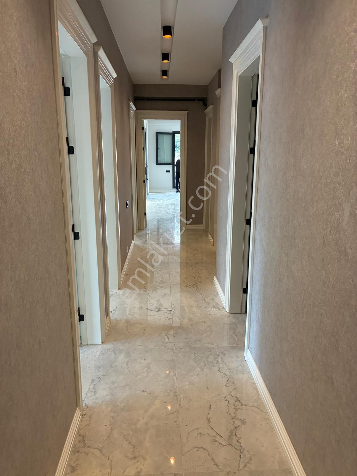 Ender Uysal Gayrimenkul'den Çakmak’ta Havuzlu Sitede Ara Kat Lüks 3.5+1... - Görsel 23