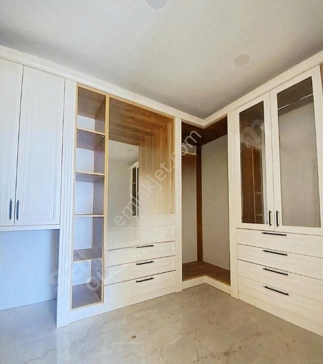 Ender Uysal Gayrimenkul'den Çakmak’ta Havuzlu Sitede Ara Kat Lüks 3.5+1... - Görsel 15