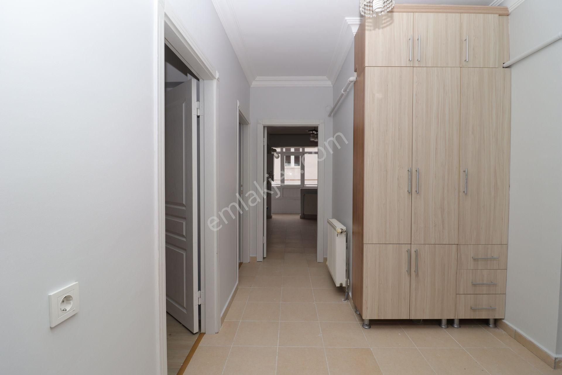 Akif'ten Topçu'da G/b Cephe Geniş Oturuma Hazır 2+1 Kiralık Daire - Görsel 12