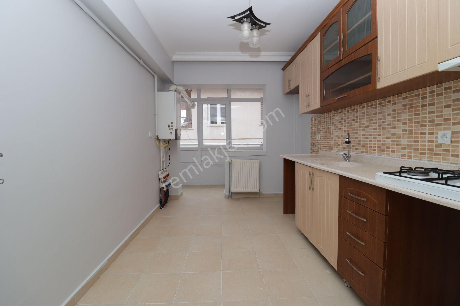 Akif'ten Topçu'da G/b Cephe Geniş Oturuma Hazır 2+1 Kiralık Daire - Görsel 6