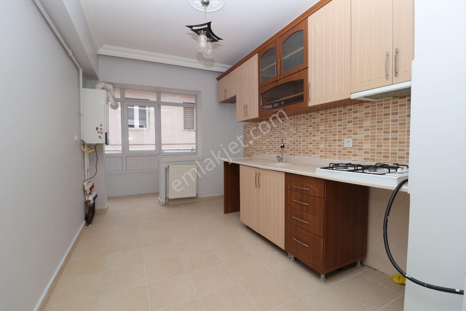 Akif'ten Topçu'da G/b Cephe Geniş Oturuma Hazır 2+1 Kiralık Daire - Görsel 5