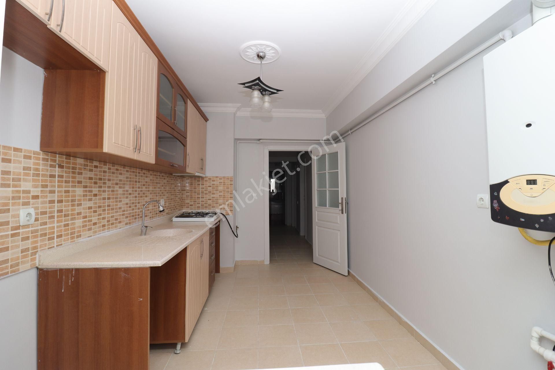 Akif'ten Topçu'da G/b Cephe Geniş Oturuma Hazır 2+1 Kiralık Daire - Görsel 3