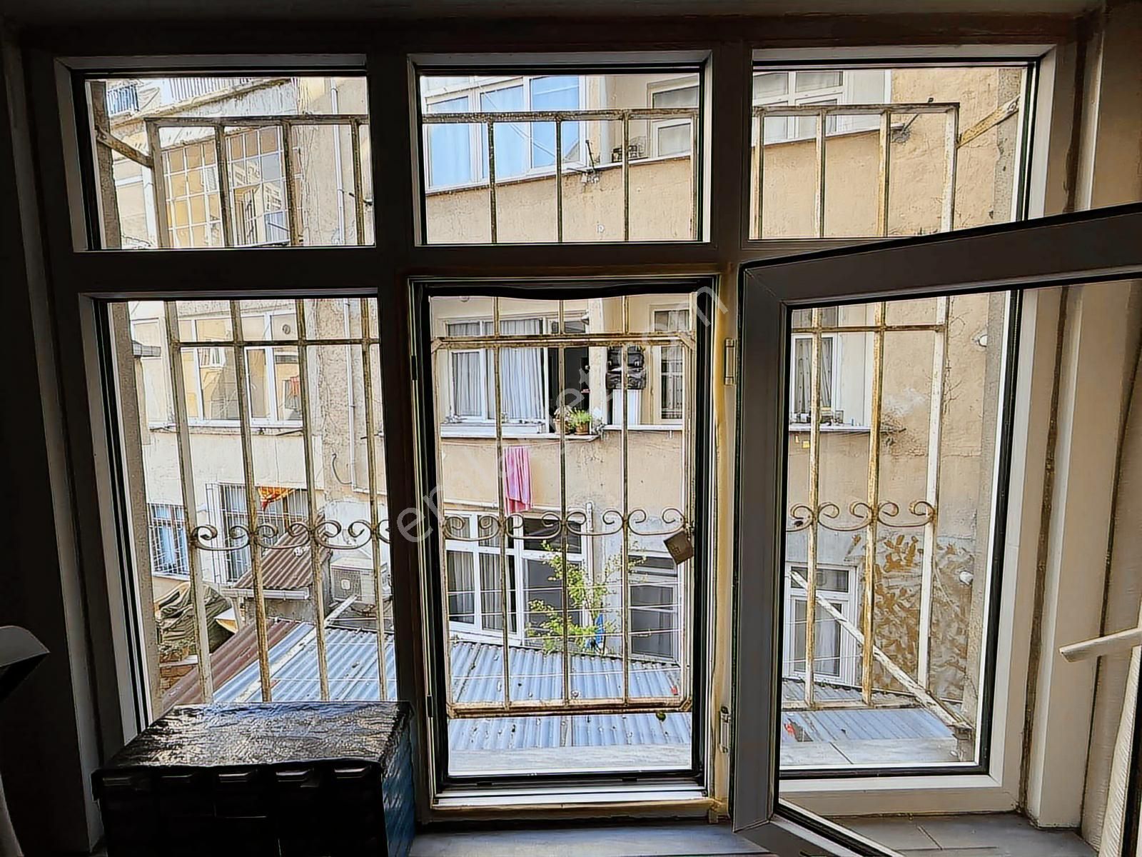 Şişli Mecidiyeköy Cadde Üstünde Balkonlu Satılık 2+1 Daire - Görsel 2