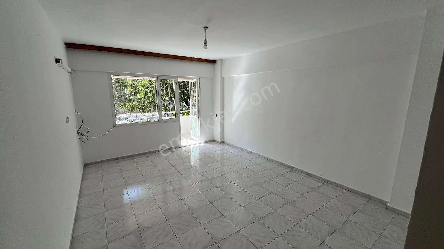 Sarıana Mahallesinde Kiralık 2+1 Kapalı Mutfak Daire - Görsel 2