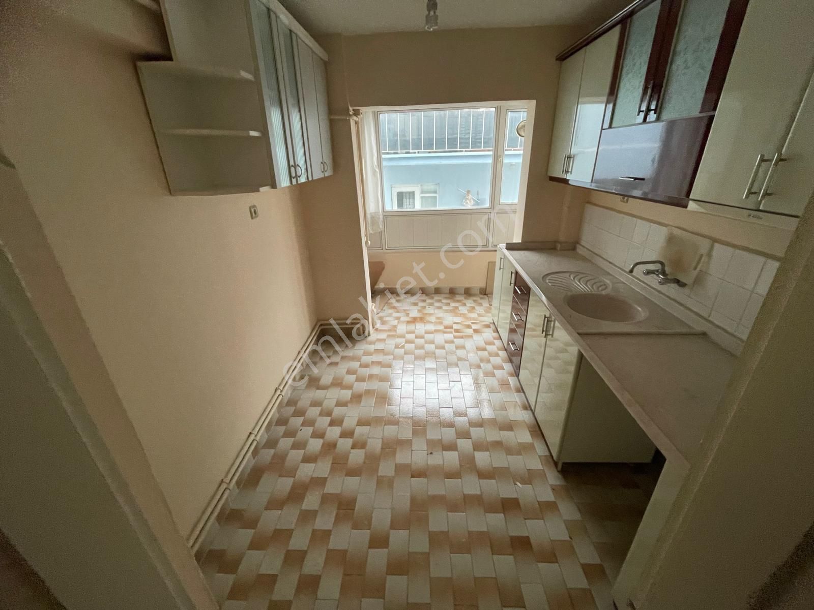 Sincan Tandoğan'da Belediye Yakını Satılık 3+1 Ara Katta Bağımsız Ön Cephe Daire