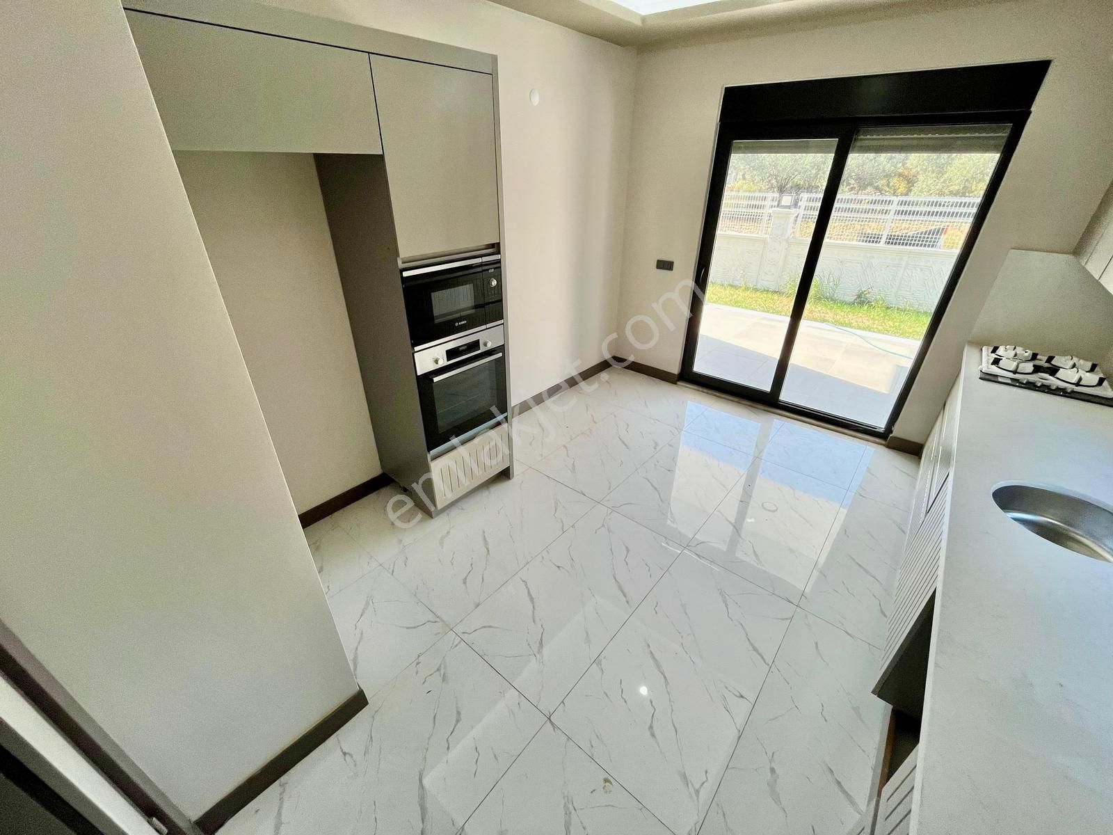 Gümüş'den Modern Çizgilerin Doğa İle Buluştuğu 4+1 Müstakil Ev - Görsel 34