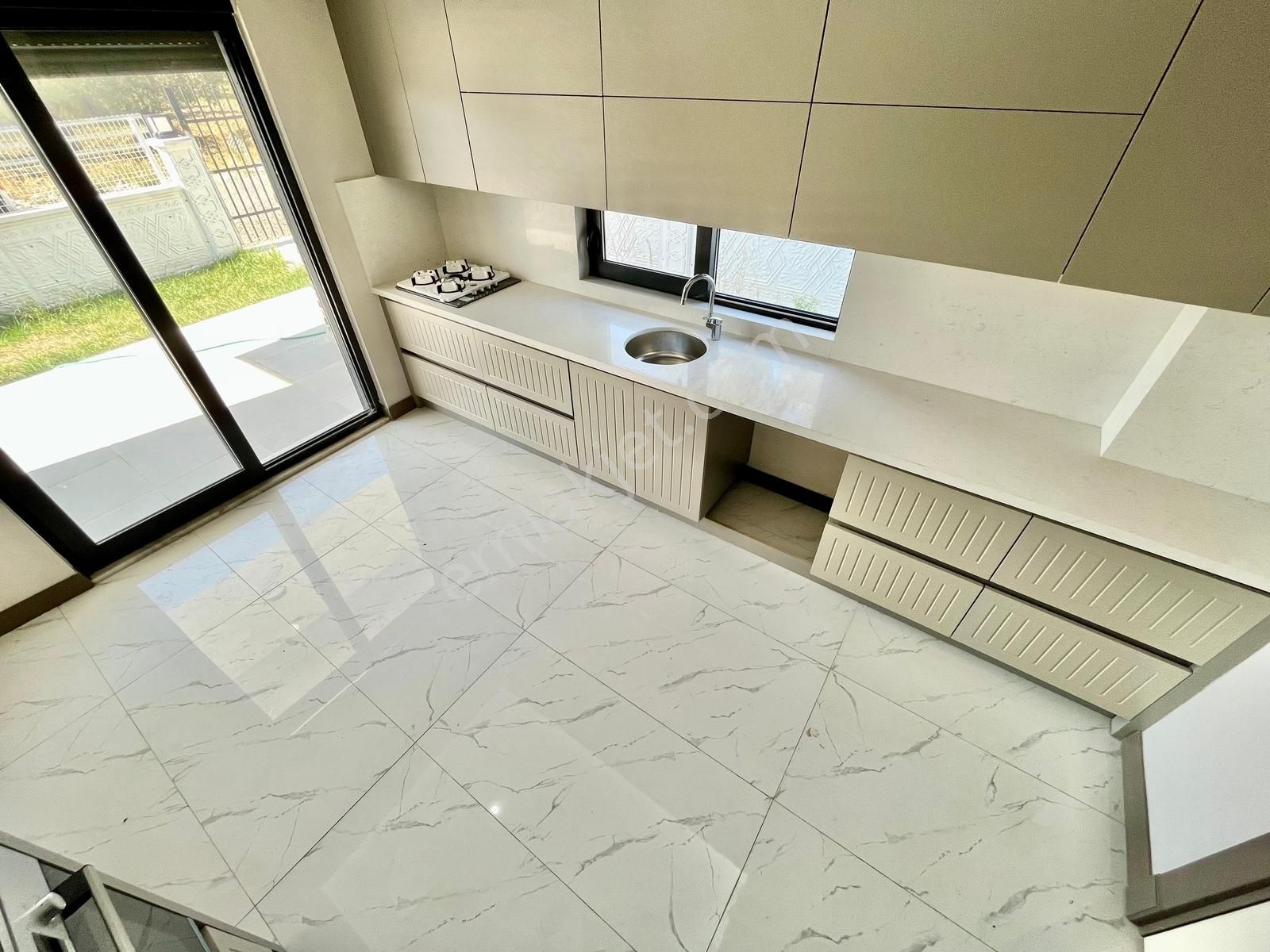 Gümüş'den Modern Çizgilerin Doğa İle Buluştuğu 4+1 Müstakil Ev - Görsel 24