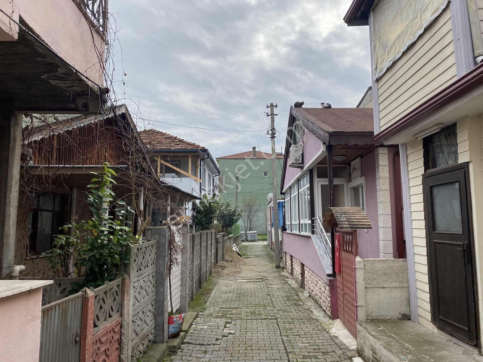 Ayhan Hepdiker Den Adapazarı Ankara Caddesi Yanında İki Katlı Ev - Görsel 19