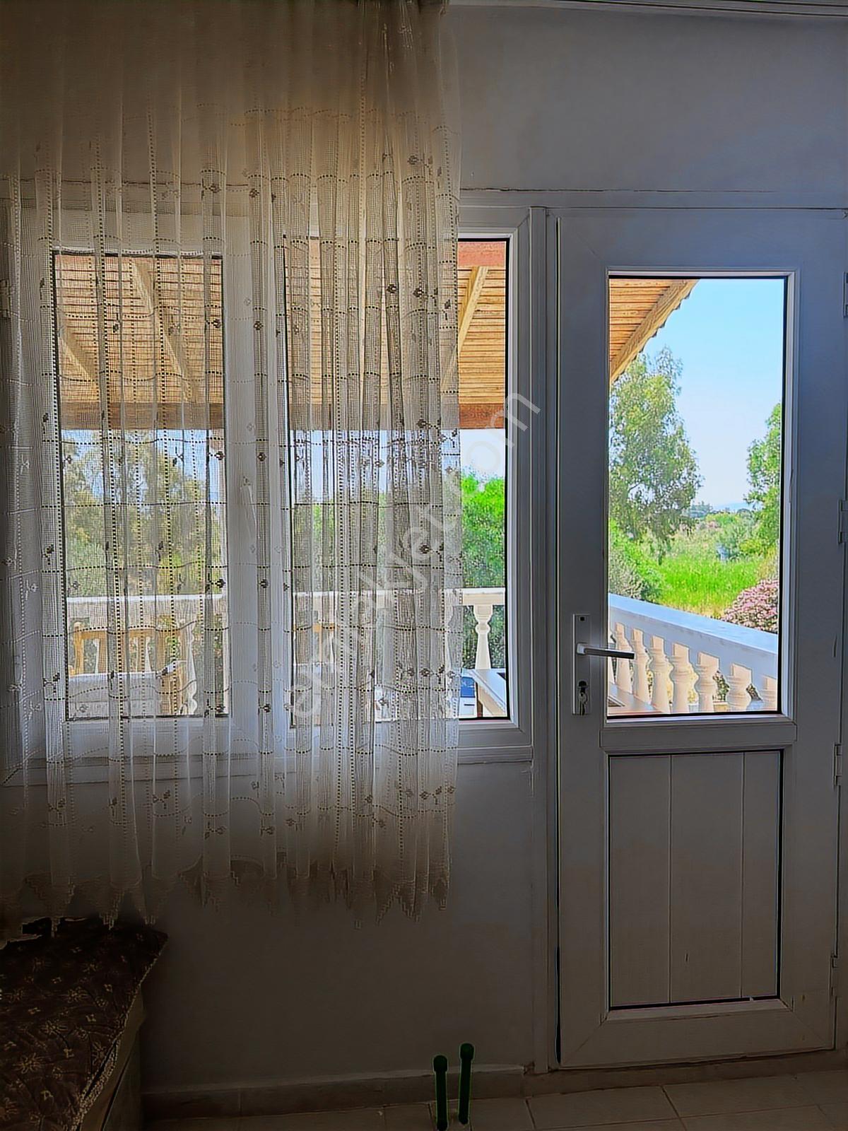 Dikili'de Site İçinde Köşe Harika Konumda 3+1 Tripleks Villa - Görsel 16
