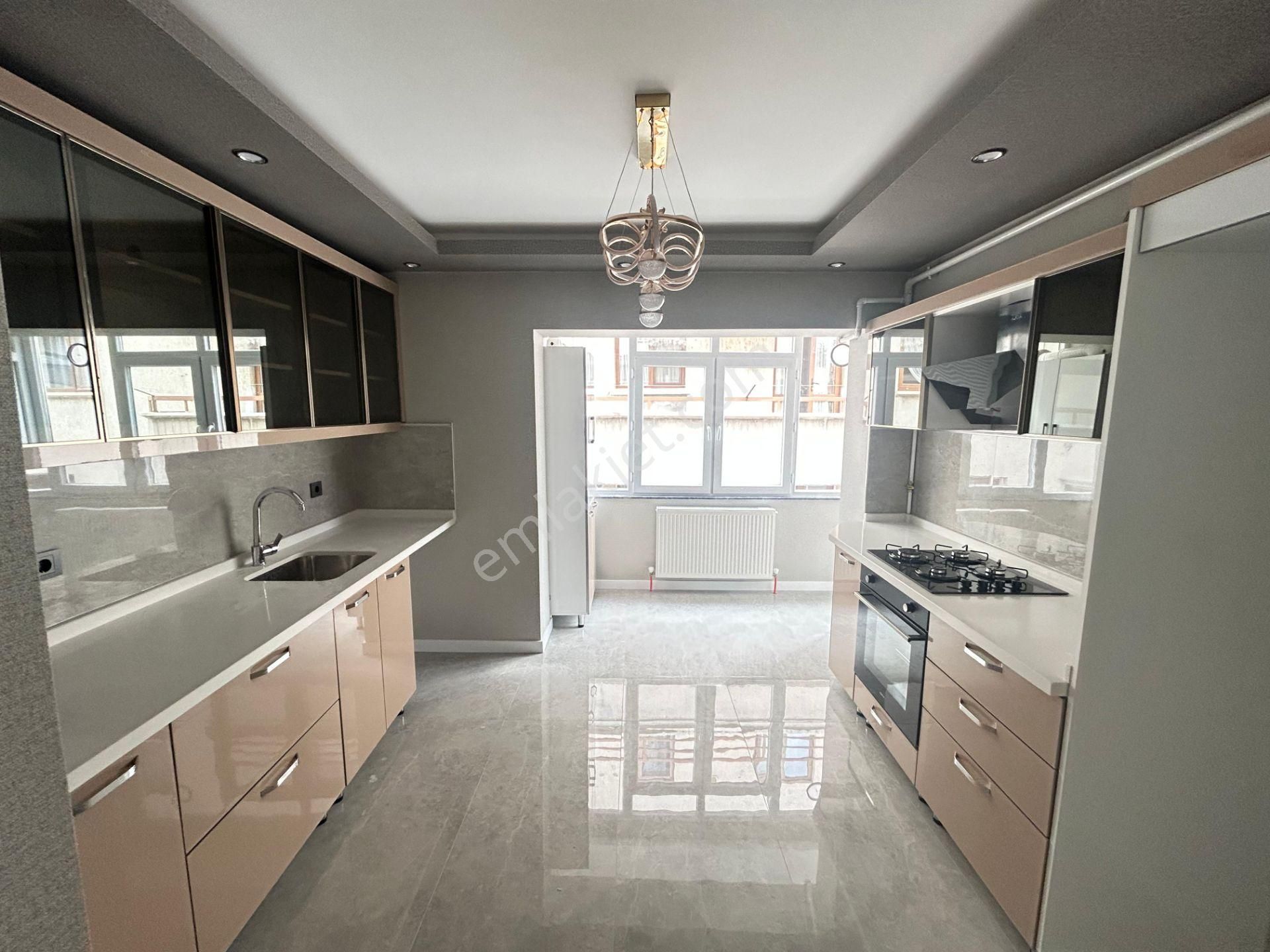 Taner'den Sinan Cad'de Yıldız Köprü Dibinde 4+1 Süper Lüks Kapalı Dubleks