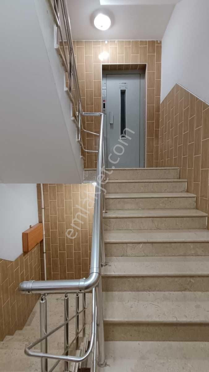 Metroya 300 Metre Mesafeyle Asansörlü - Görsel 24