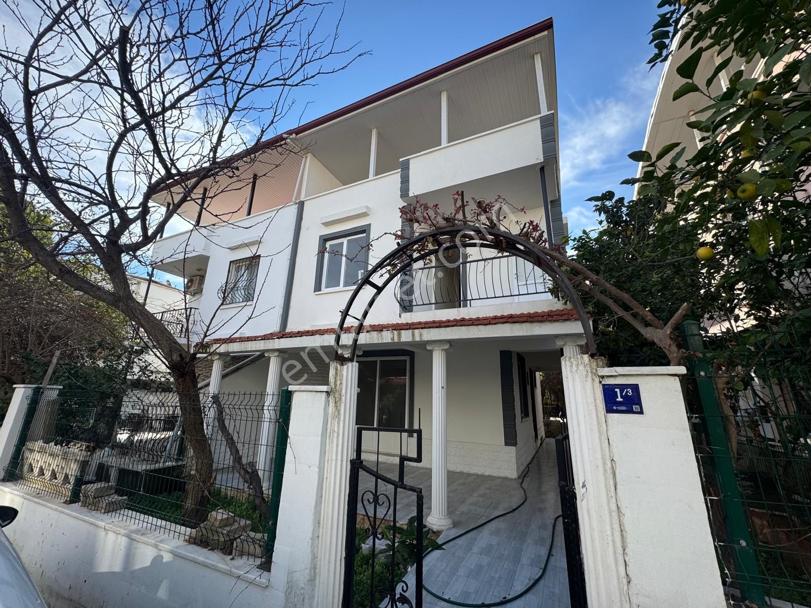 Didimde Altınkum Plajına 850m Mesafede Altınkumsal Sitesinde 3+1 Bahçeli Teraslı Villamız Satışda