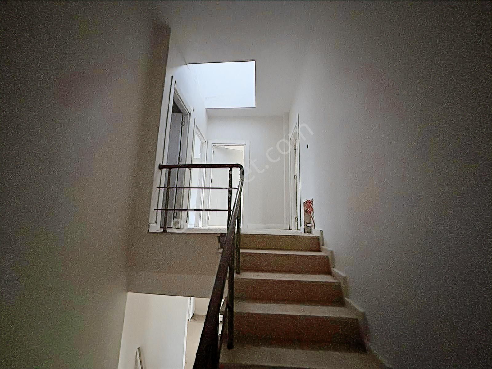 Silivri Ortaköy'de Geniş Bahçeli, Müstakil Havuzlu 6+1 Villa - Görsel 3