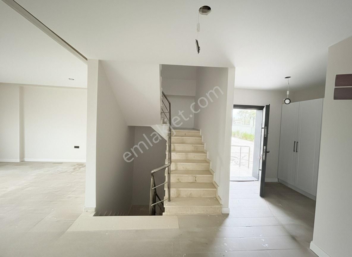 Silivri Ortaköy'de Geniş Bahçeli, Müstakil Havuzlu 6+1 Villa - Görsel 7