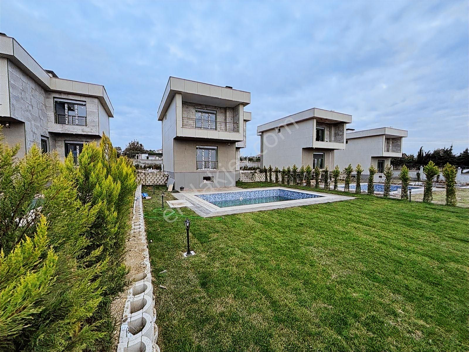 Silivri Ortaköy'de Geniş Bahçeli, Müstakil Havuzlu 6+1 Villa - Görsel 4