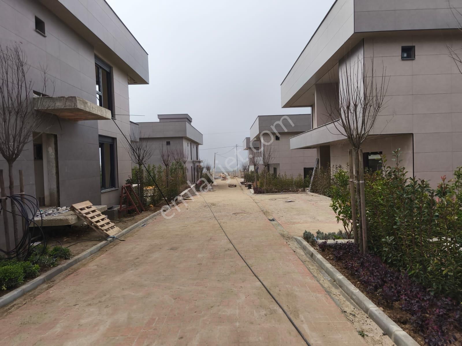 454 M² Özel Tasarımlı, Teraslı, Müstakil Havuzlu 5+1 Villa