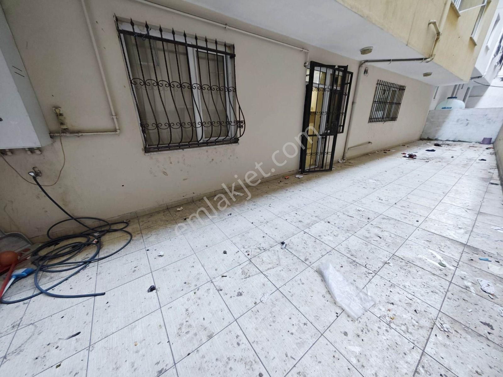 Yenibosna'da Bahçeli Bahçe Katı Daire