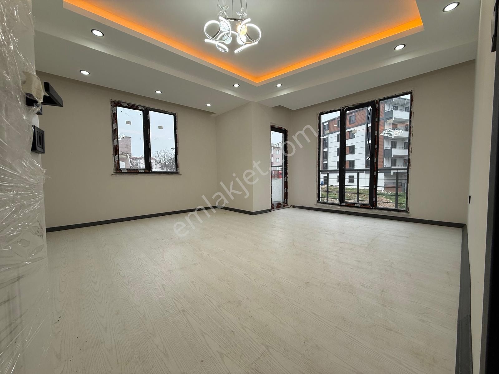 Ergünler İnşaattan Merkezde Büyük M2'li Süper 2+1 Kiralık Daire