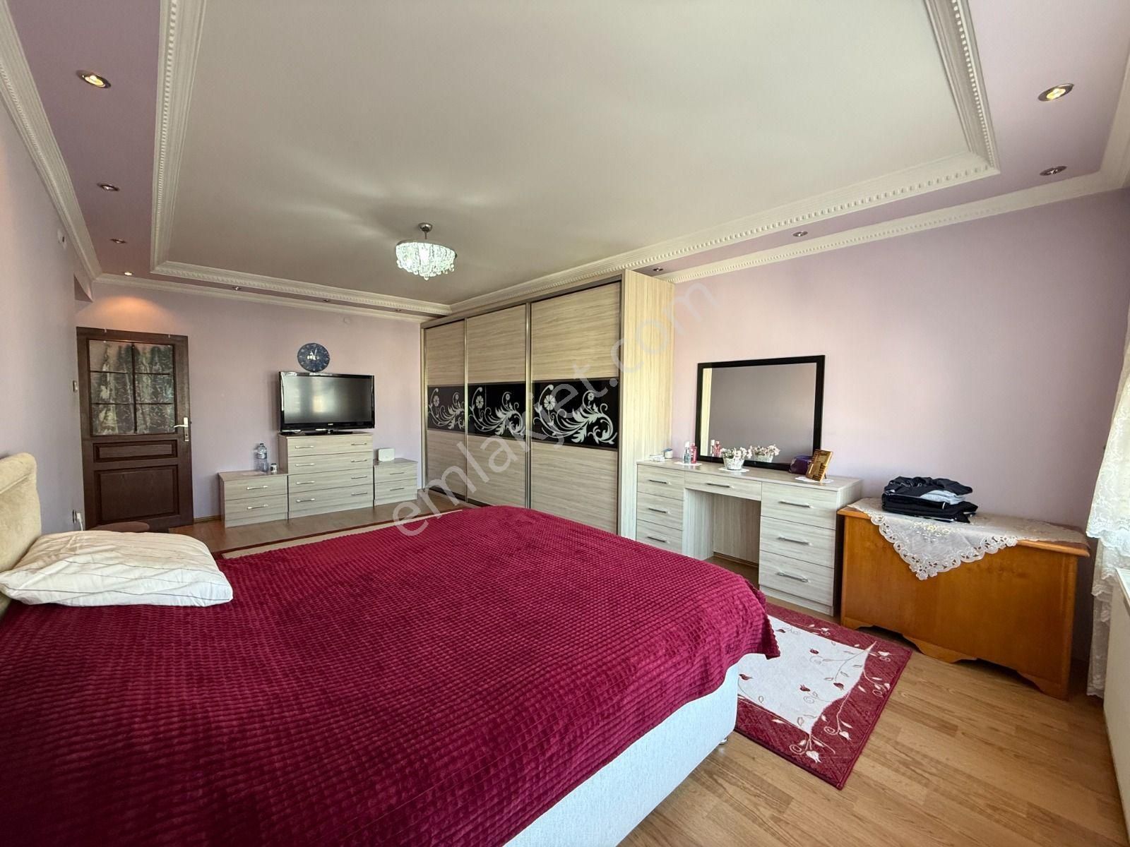 Karargahtepe Mahallesinde Manzaralı Geniş 5+1 Full Yapılı Dublex!!! - Görsel 12