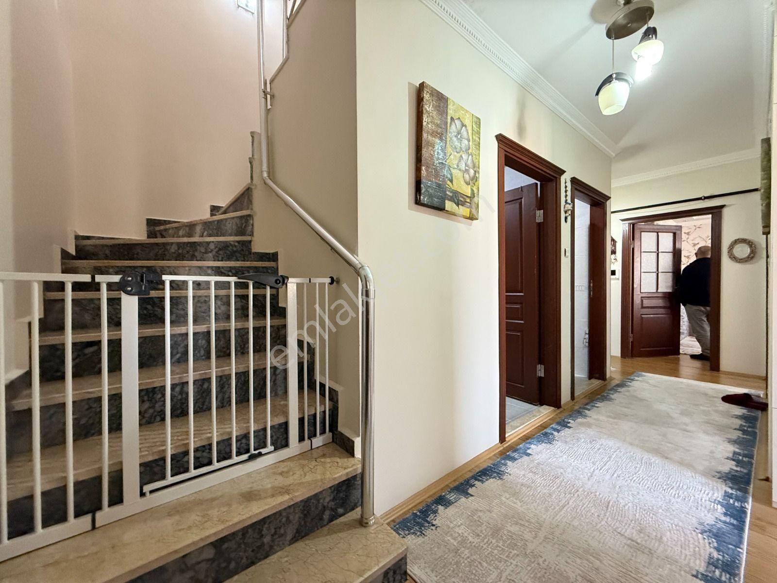 Karargahtepe Mahallesinde Manzaralı Geniş 5+1 Full Yapılı Dublex!!! - Görsel 27