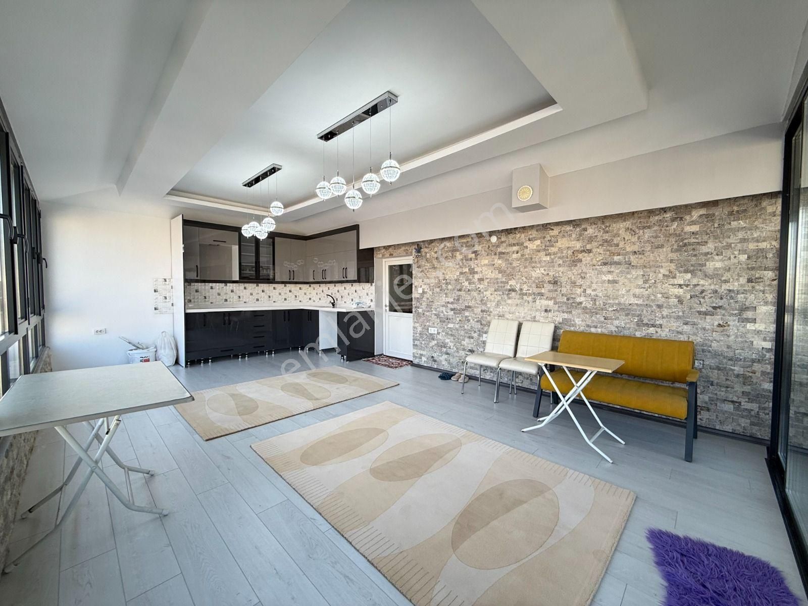 Karargahtepe Mahallesinde Manzaralı Geniş 5+1 Full Yapılı Dublex!!! - Görsel 2