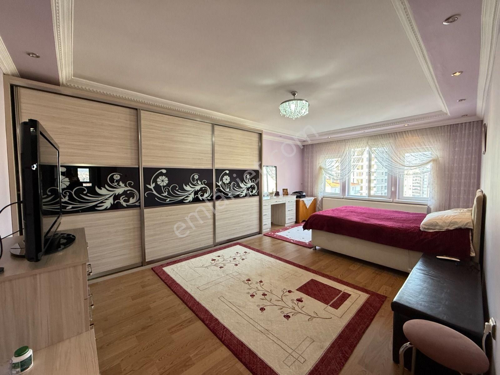 Karargahtepe Mahallesinde Manzaralı Geniş 5+1 Full Yapılı Dublex!!! - Görsel 13