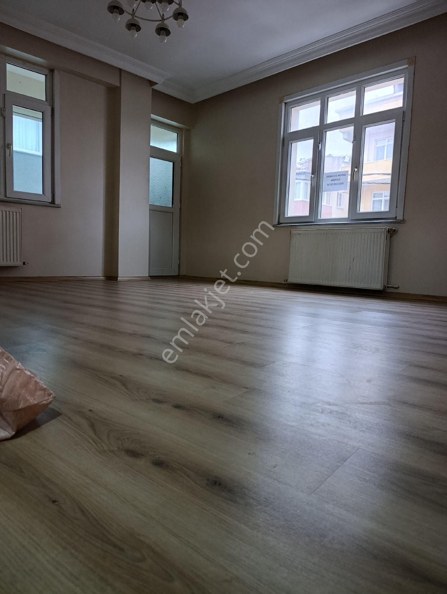 Araz Gayrimenkul Zübeyde Hanım Mah.satılık 1 Kat Daire ( Cadde Üzeri )