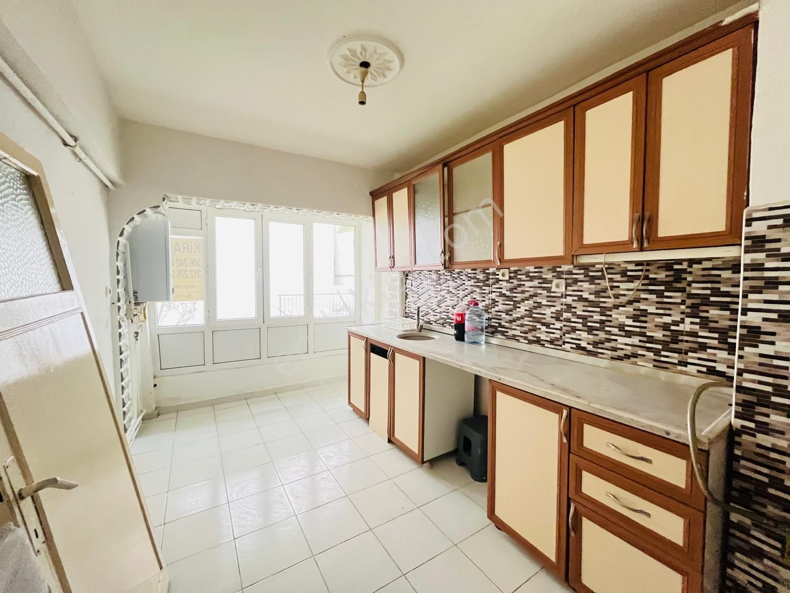 Koza Emlak'tan Mareşal Çakmak Mahalesinde 3+1 Ara Katta Kiralık Dairee - Görsel 2