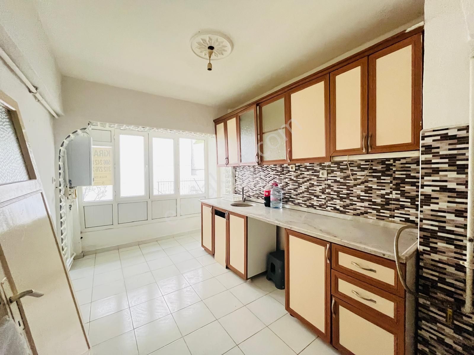 Koza Emlak'tan Mareşal Çakmak Mahalesinde 3+1 Ara Katta Kiralık Dairee - Görsel 7