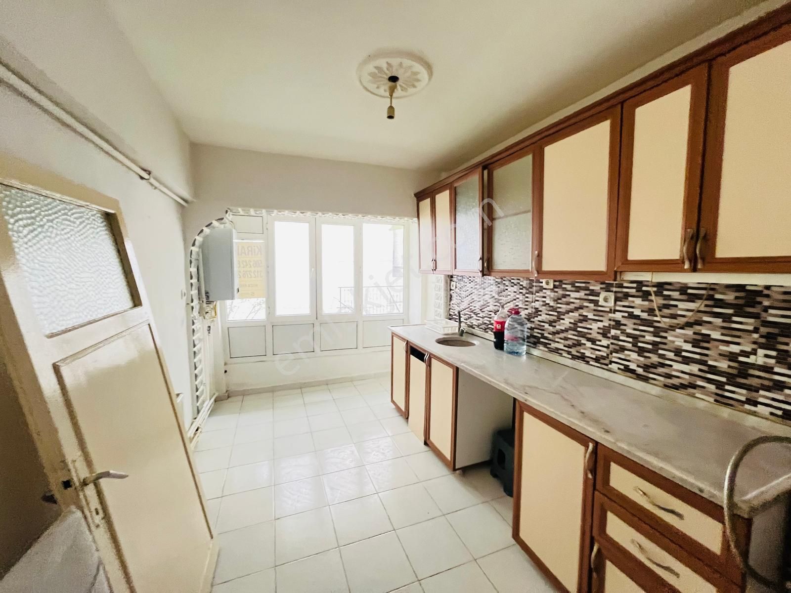 Koza Emlak'tan Mareşal Çakmak Mahalesinde 3+1 Ara Katta Kiralık Dairee - Görsel 4