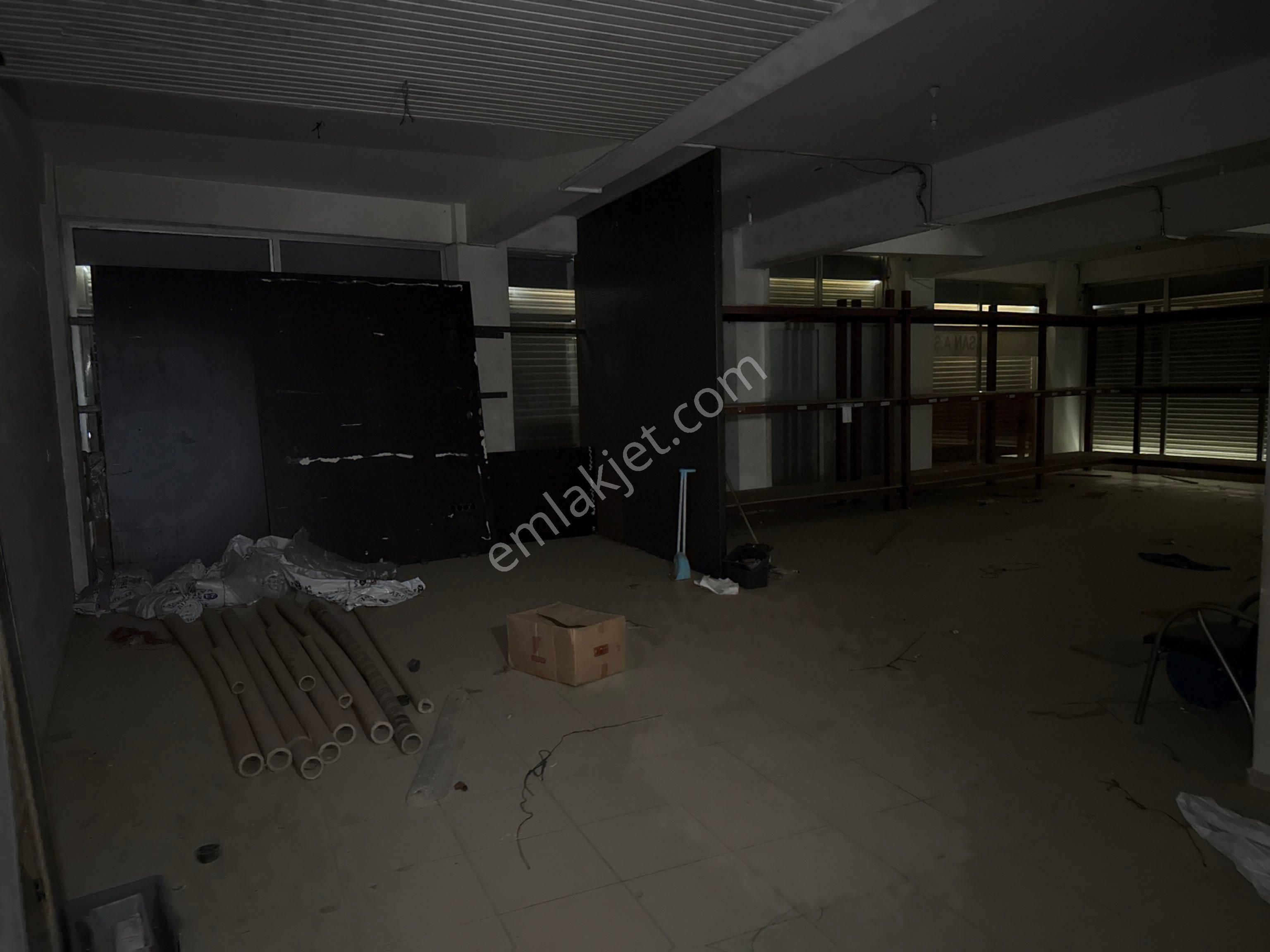 Ödemiş Patates Pazarı’nda, 3 Cepheli, 360 M², Depolu, Kurumsala Uygun Kiralık Dükkan - Görsel 11