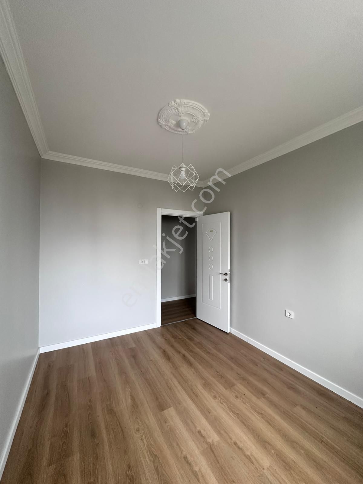 Akçalarda Merkezi Konumda Bahçe Katı 2+1 Daire - Görsel 17