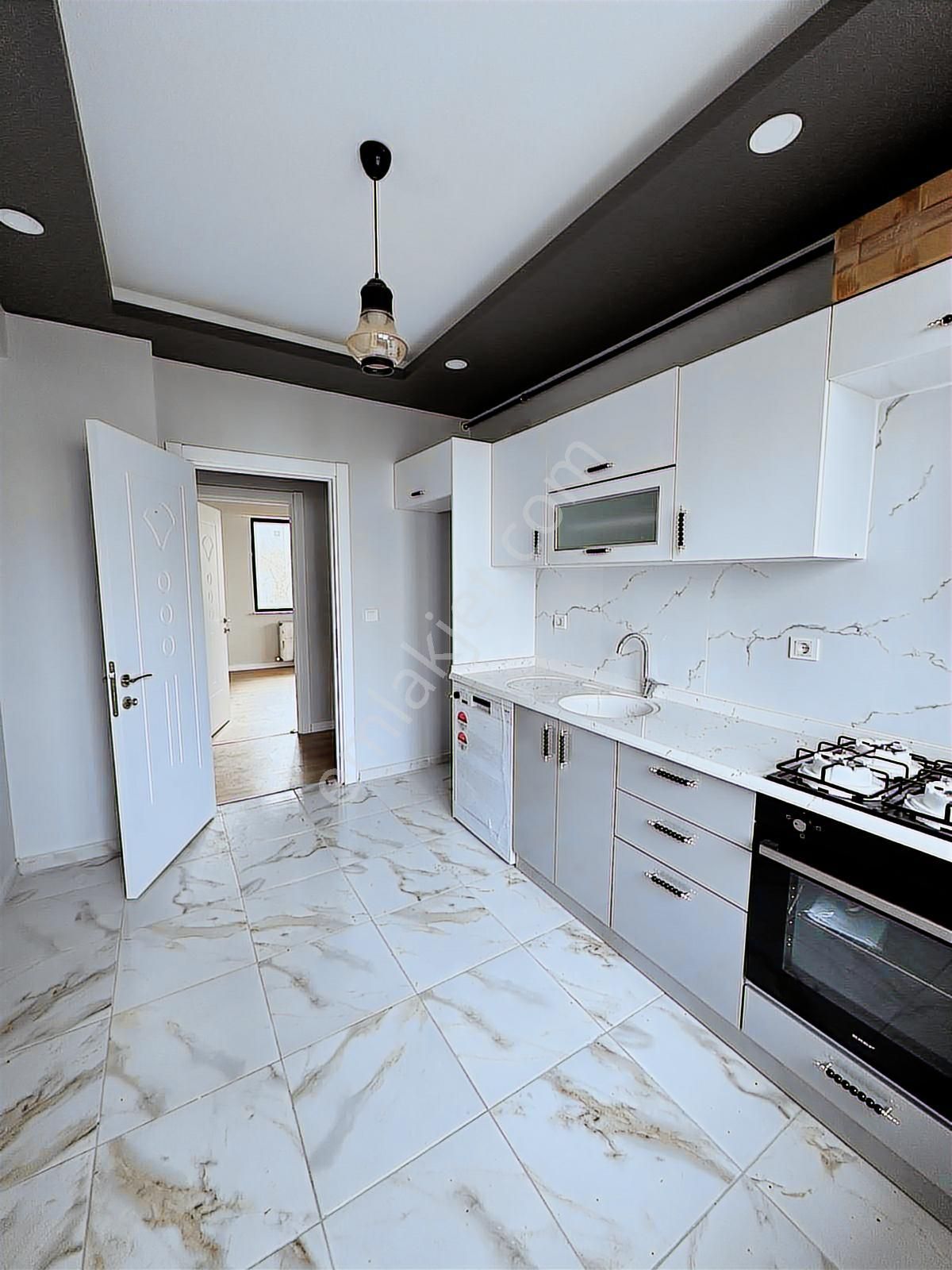 Akçalarda Merkezi Konumda Bahçe Katı 2+1 Daire