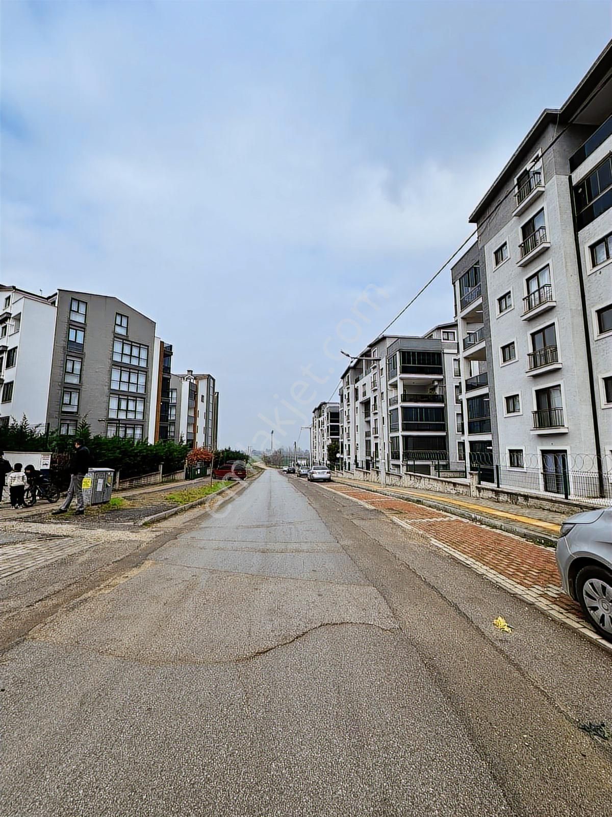 Akçalarda Merkezi Konumda Bahçe Katı 2+1 Daire - Görsel 14