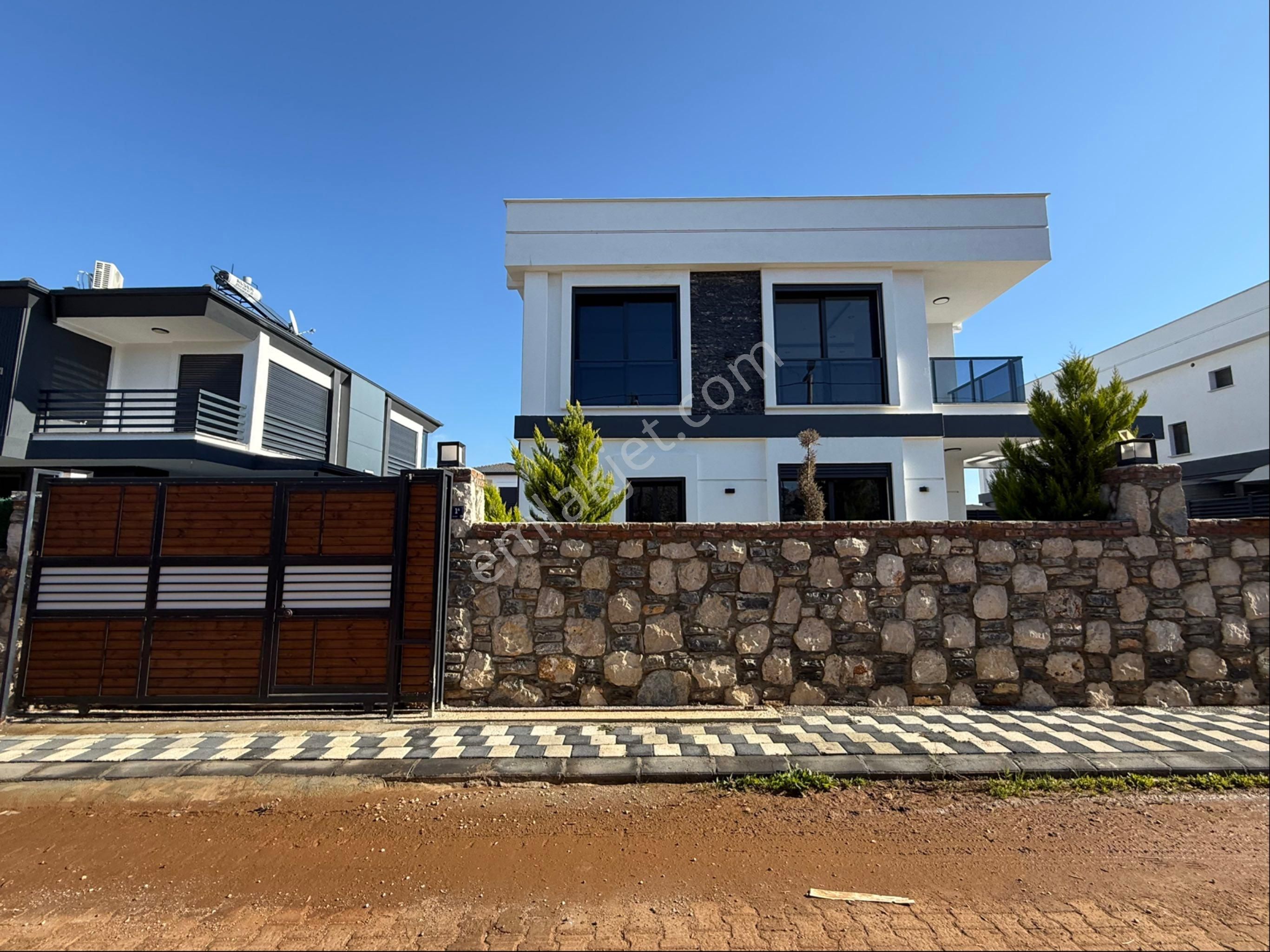 Altınkumda Satılık 3+1 Havuzlu Müstakil Villa - Görsel 2