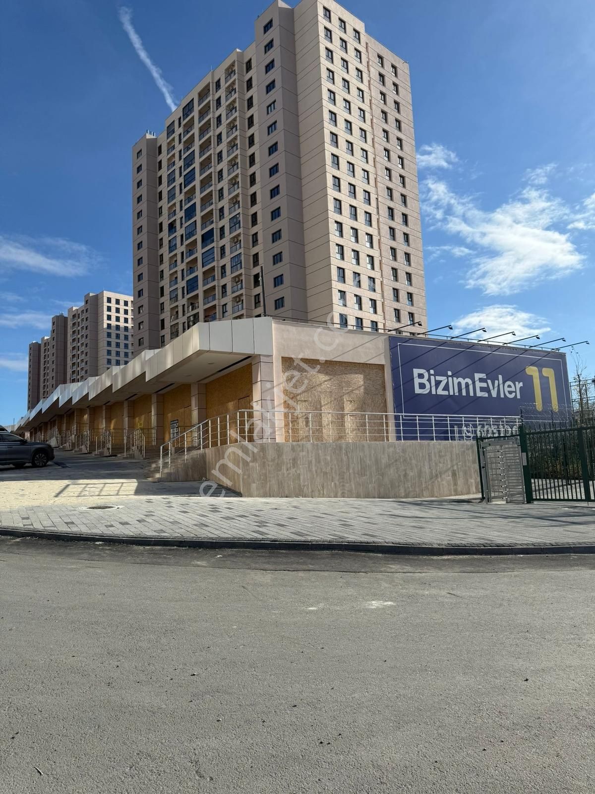 Bizimevler 11 Çarşıda Köşe Dükkan 80 M2 Teraslı Kiralık Dükkan - Görsel 25