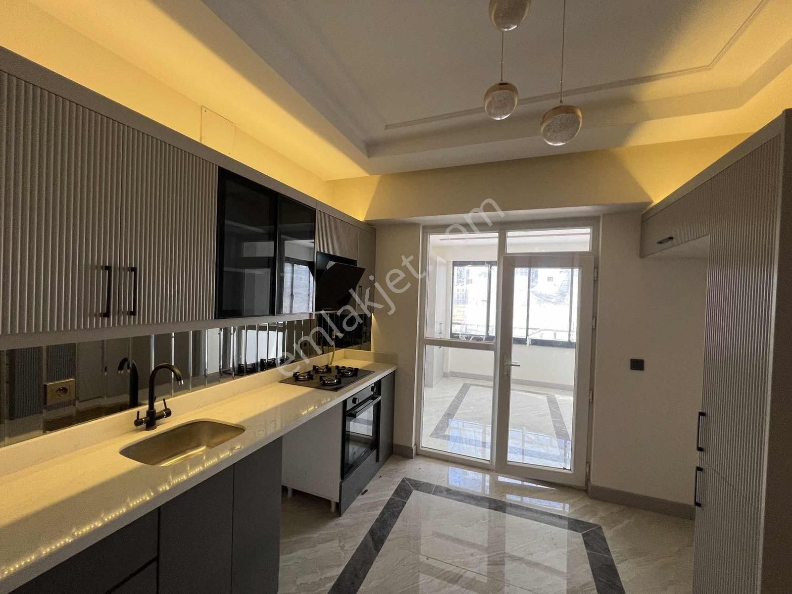 Konum'dan Millet Camii Civarı Sıfır 2,5+1 Satılık Fırsat Daire