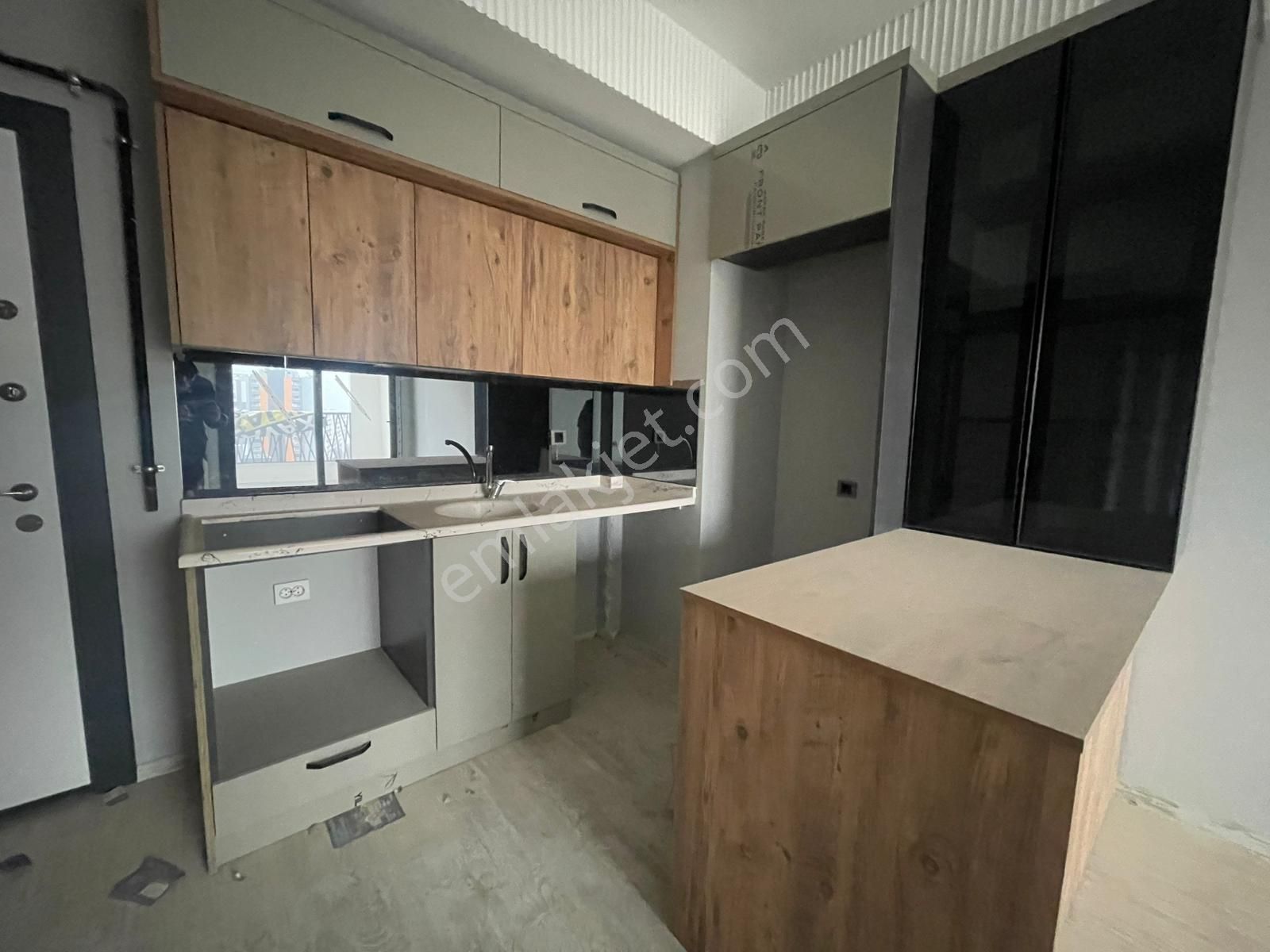 Karınca'dan Deniz Mh'de Sıfır Yapılı,havuzlu Sitede 2+1 Kiralık!