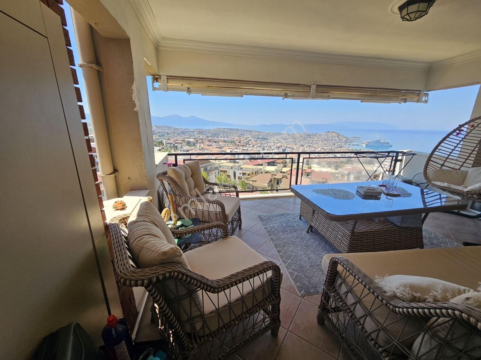 Kuşadasında Panonaramik Deniz Manzaralı Satılık 3+1 Daire - Görsel 3