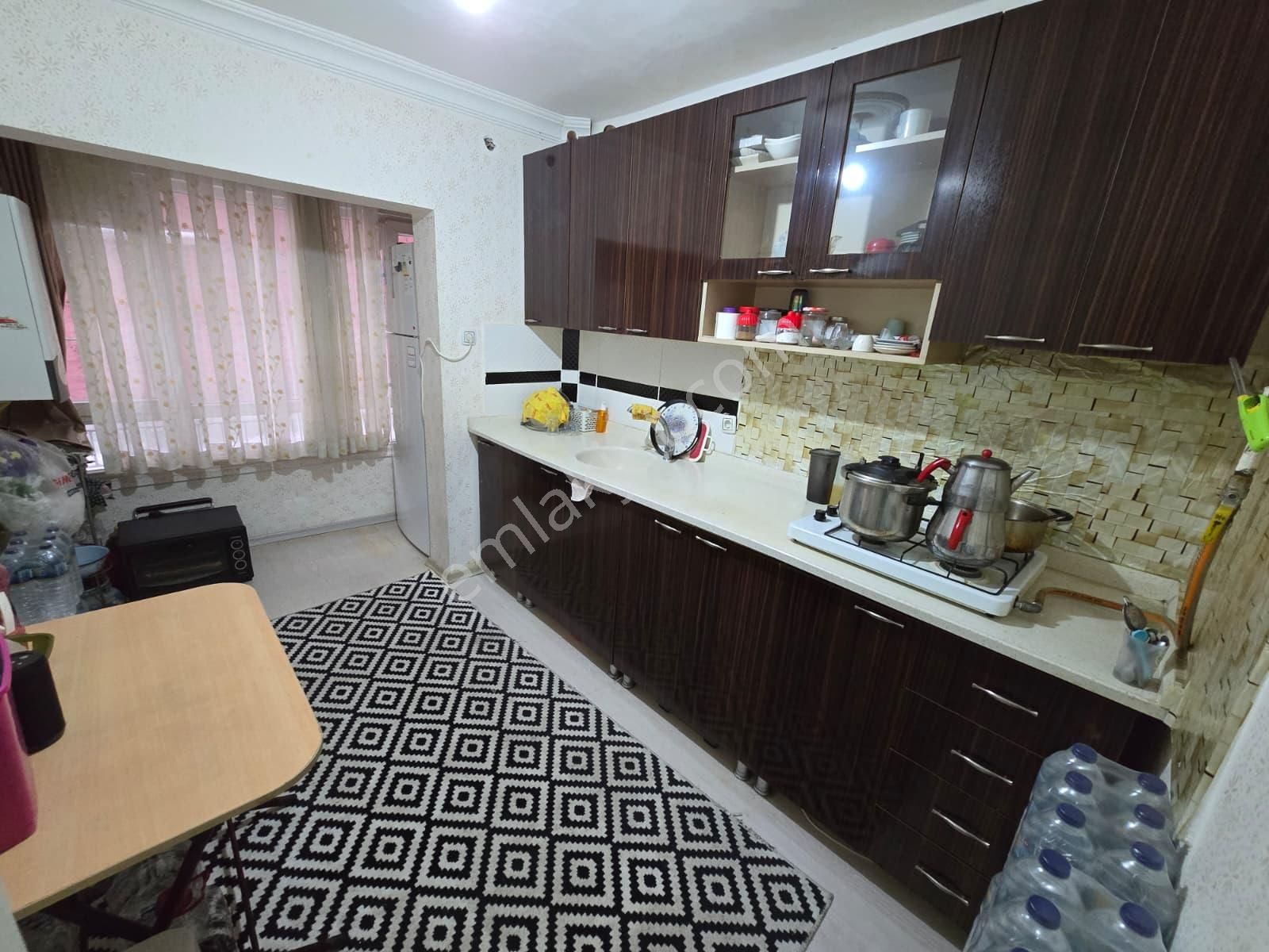 Koza Emlak'tan Mareşal Çakmak Mahalesinde Yapılı Mükemmel Konumda Satılık Daireeee