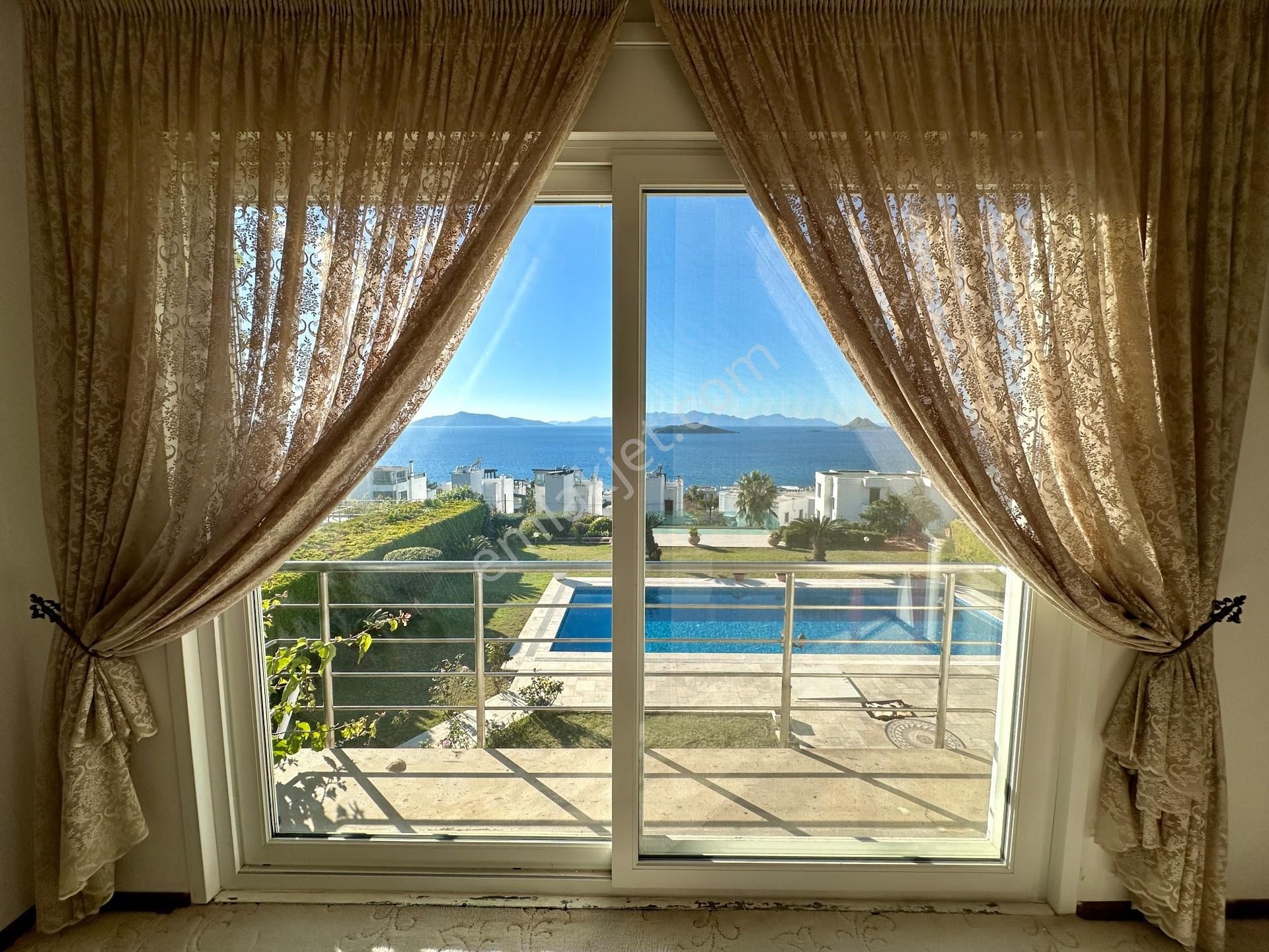 Turgutreis'te Elit Konumda Havuzlu Deniz Manzaralı Lüks Villa - Görsel 18