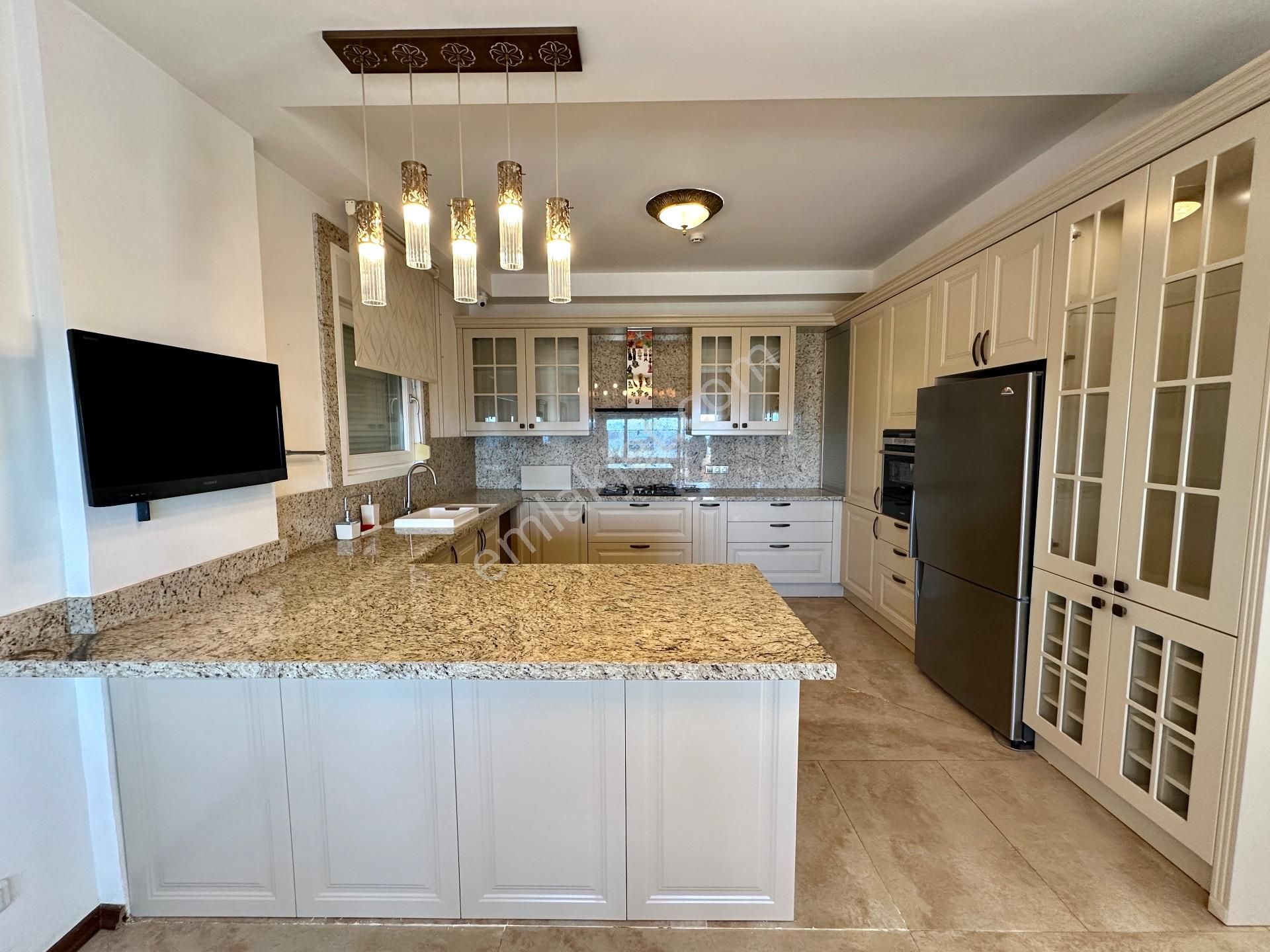 Turgutreis'te Elit Konumda Havuzlu Deniz Manzaralı Lüks Villa - Görsel 11