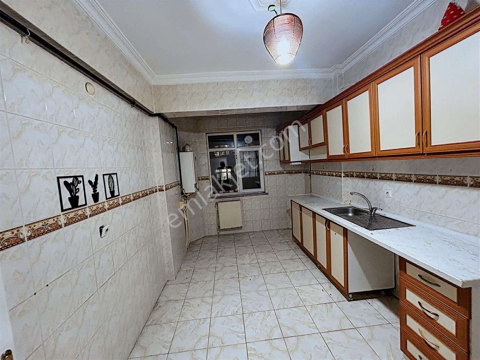 Eyüp Yeşilpınar Metroya 5 Dk Otoparklı Sitede 2+1 Ferah Daire - Görsel 3