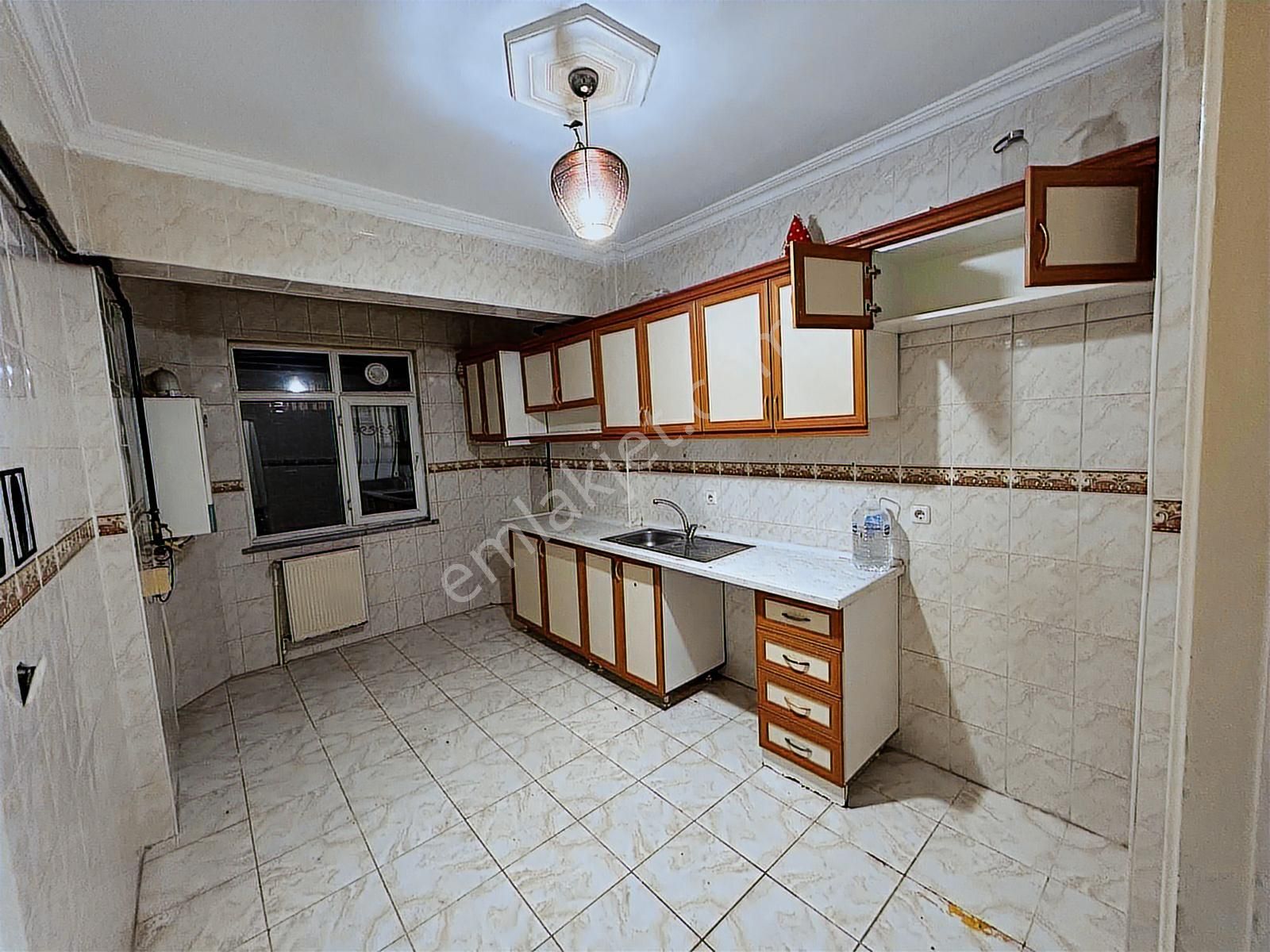 Eyüp Yeşilpınar Metroya 5 Dk Otoparklı Sitede 2+1 Ferah Daire - Görsel 4