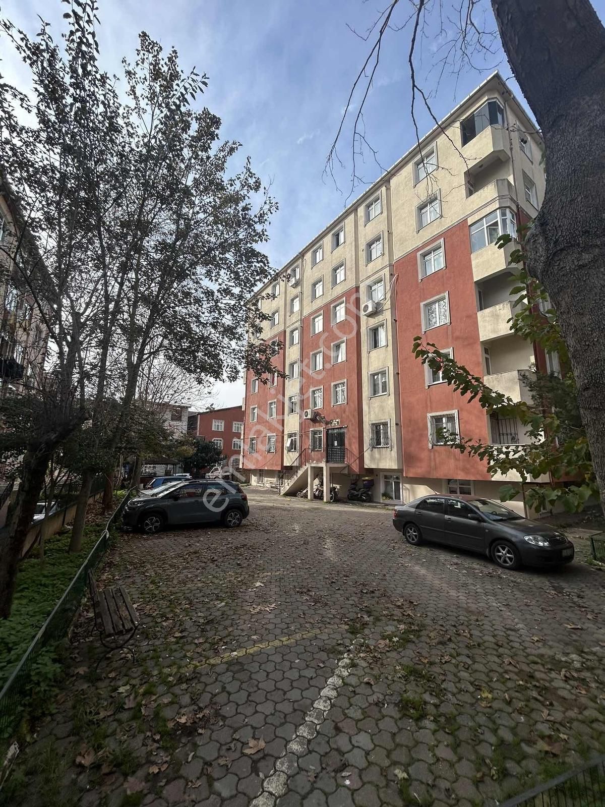 Eyüp Yeşilpınar Metroya 5 Dk Otoparklı Sitede 2+1 Ferah Daire