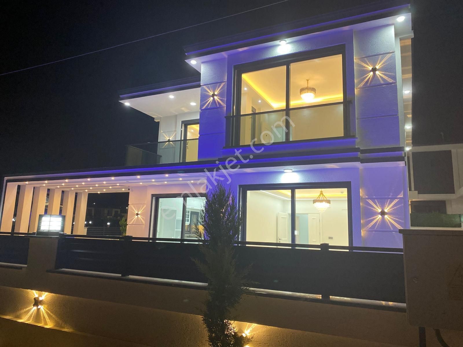 Efeler’de Tam Müstakil , Havuzlu 4+1 Ayrı Mutfak Villa - Görsel 9