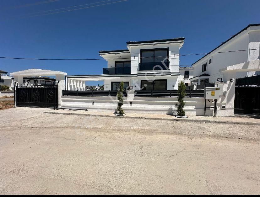 Efeler’de Tam Müstakil , Havuzlu 4+1 Ayrı Mutfak Villa - Görsel 7