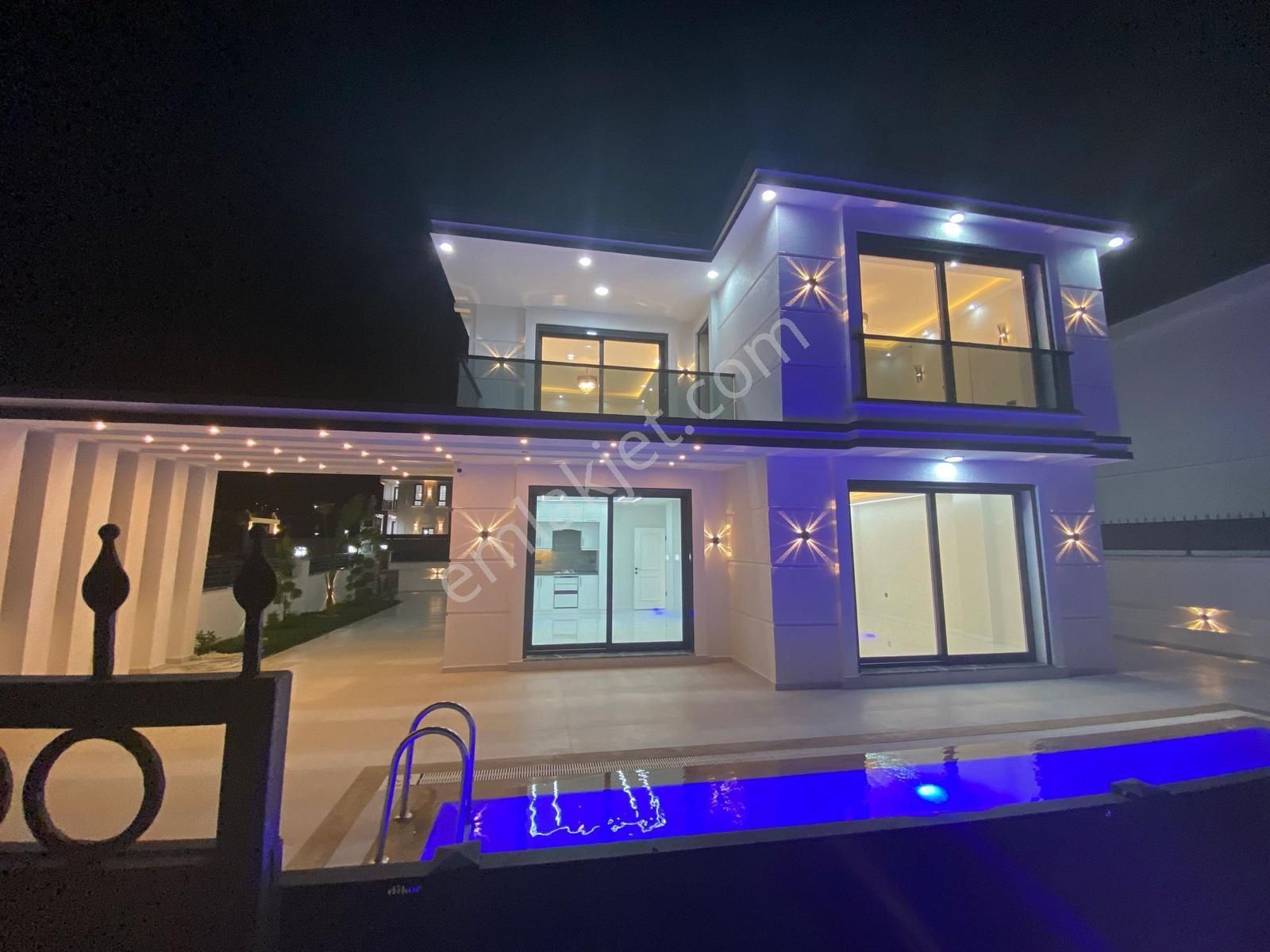 Efeler’de Tam Müstakil , Havuzlu 4+1 Ayrı Mutfak Villa - Görsel 8