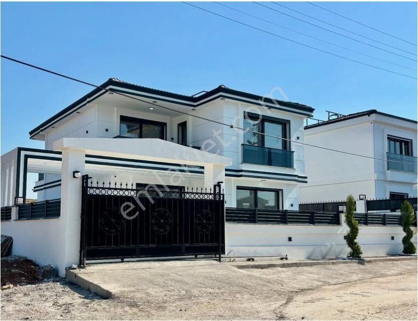 Efeler’de Tam Müstakil , Havuzlu 4+1 Ayrı Mutfak Villa - Görsel 11