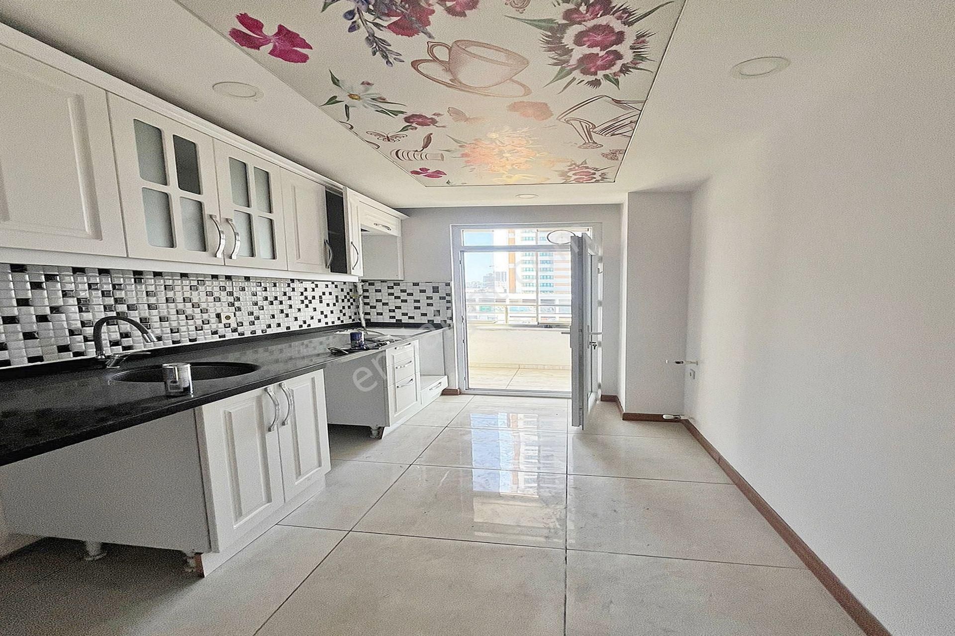 Bahçeşehir Lokasyonunda Modern Tasarımlı 2+1 Satılık Daire - Görsel 2